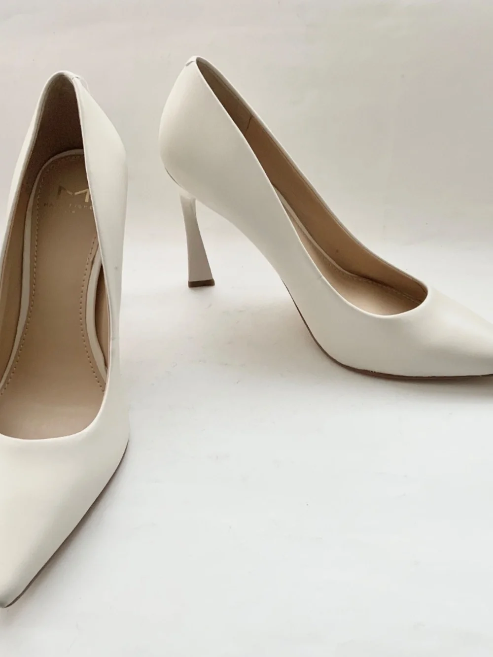 Marc Fisher Sassie Ivory White Leather Stiletto Heel Pointed Toe Pumps Shoes 9